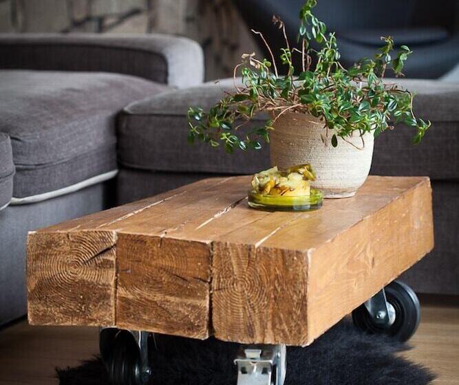 استودیوی سوپریور, Karolinka Guest House