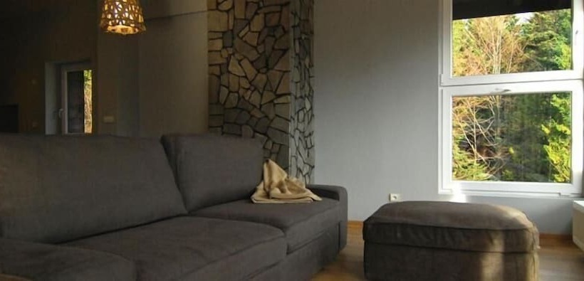 استودیوی سوپریور, Karolinka Guest House