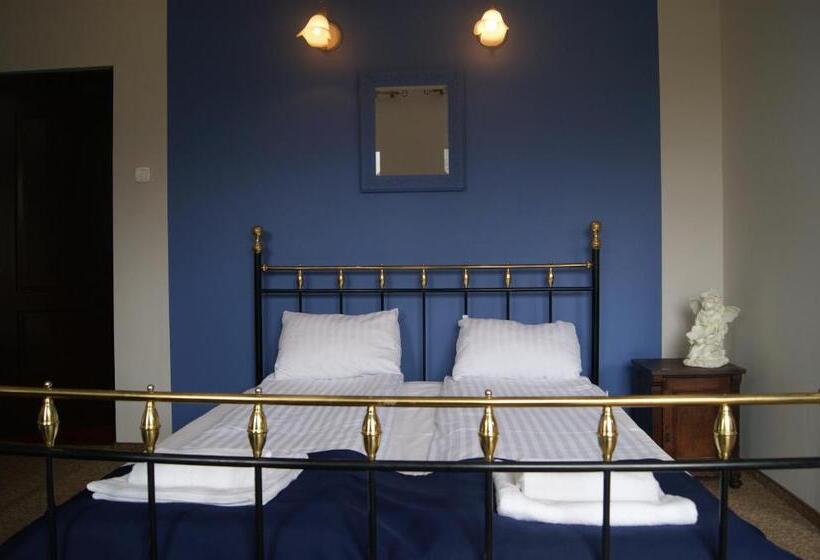 Deluxe Room, Ksiãƒâ€žã¢â€žâ¢ãƒâ€¦ã‚â¼ycowy Dworek