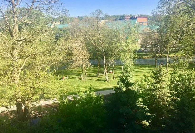 デラックススタジオ, Mill Creek