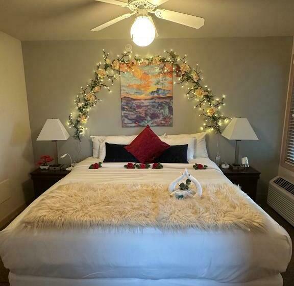 Suite with lake view, Mill Creek