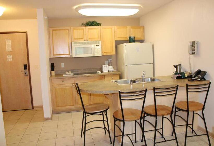 Suite with lake view, Mill Creek