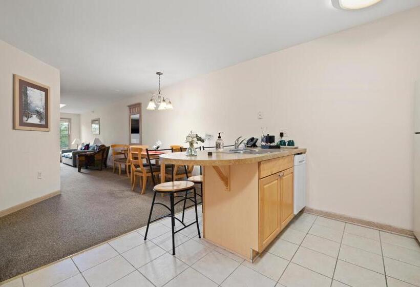 Люкс Deluxe Кровать Кинг, Mill Creek