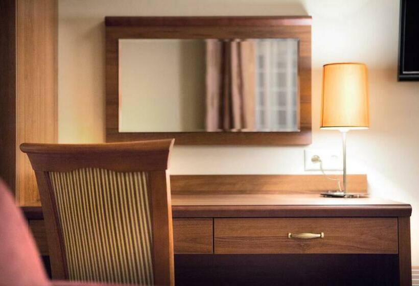 Номер Стандарт Трехместный, Miodowy Młyn