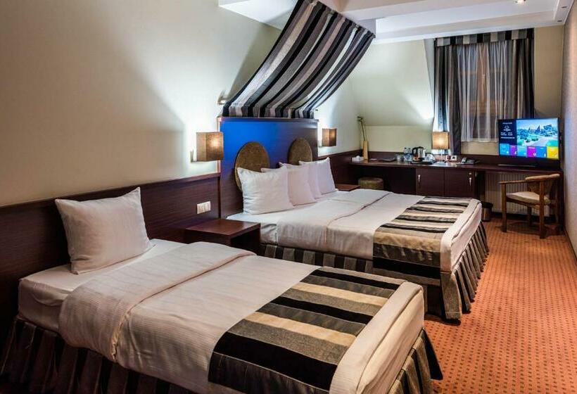 חדר סטנדרט לשלושה, Na Półboru