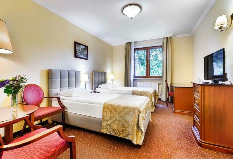 غرفة قياسية, Pan Tadeusz