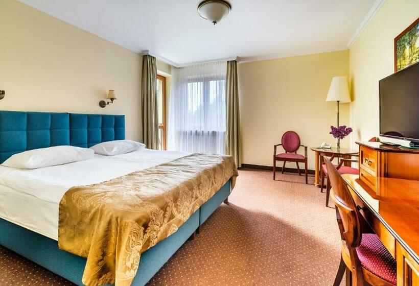 غرفة ديلوكس, Pan Tadeusz