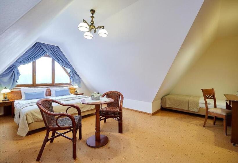 Economy Triple Room, Burkaty