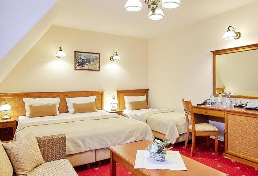 اتاق لوکس سه تخته, Burkaty