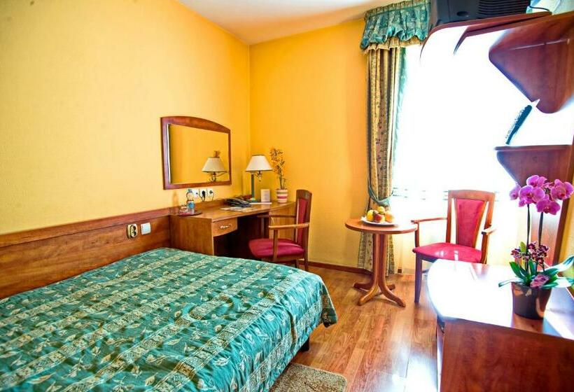 חדר סטנדרט יחיד, Pietrak