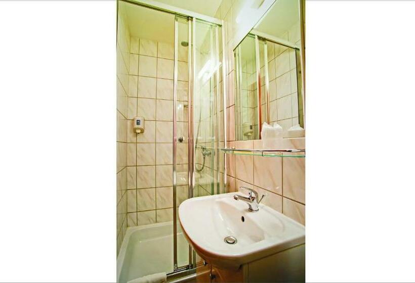 חדר סטנדרט יחיד, Pietrak