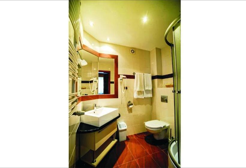 דירת חדר דלוקס, Pietrak