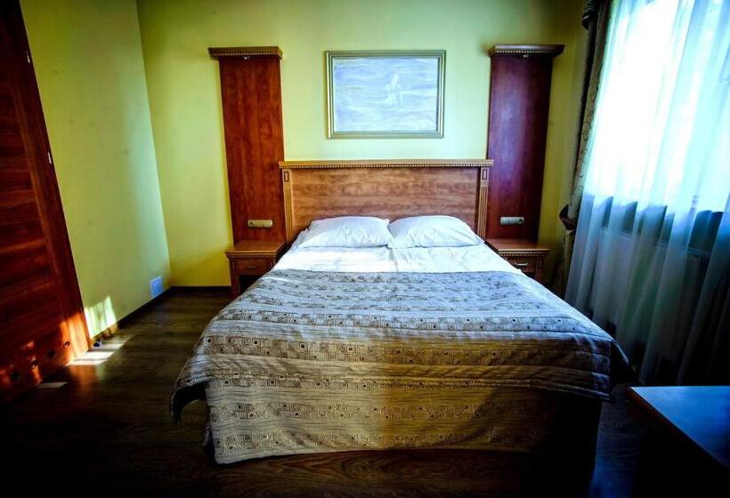 דירת חדר דלוקס, Pietrak