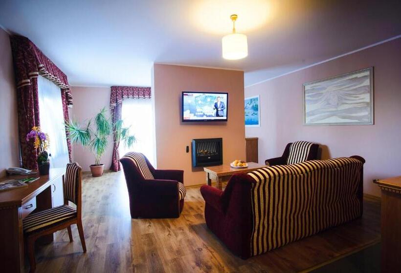 דירת 2 חדרי שינה עם נוף לגינה, Pietrak