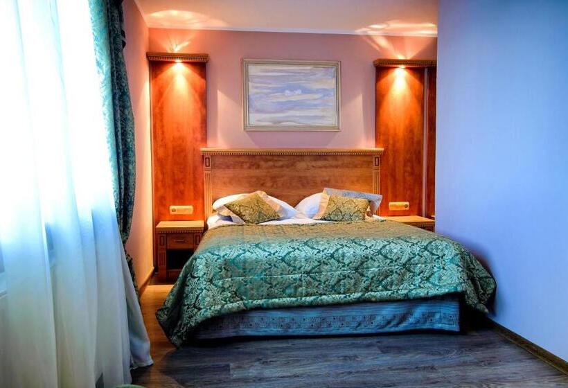 דירת 2 חדרי שינה עם נוף לגינה, Pietrak