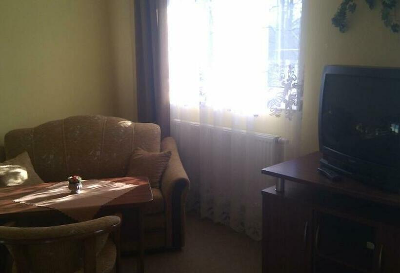 اتاق استاندارد یک نفره, Pod Dębami