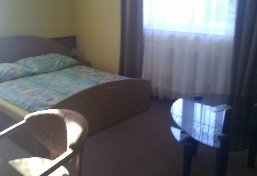 اتاق استاندارد, Pod Dębami