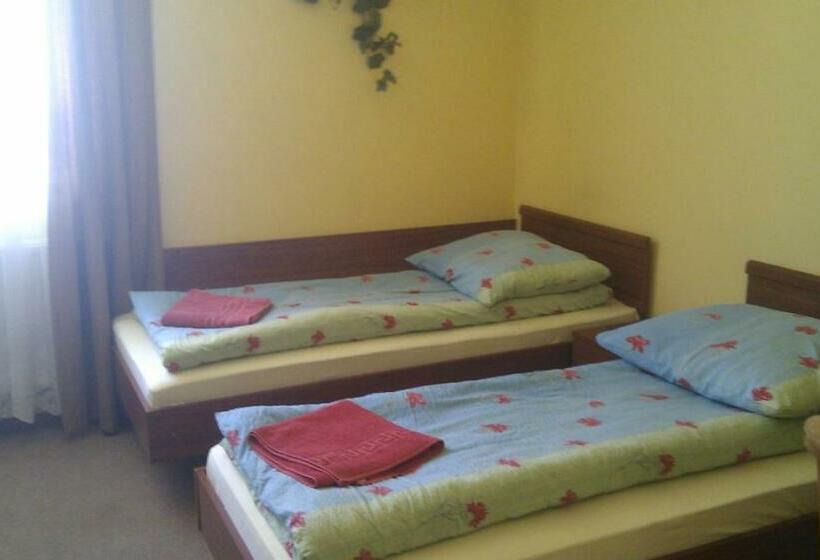 اتاق استاندارد, Pod Dębami