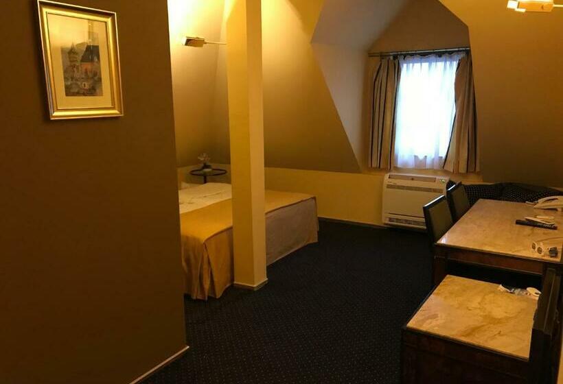 Standard Szoba, Podzamcze