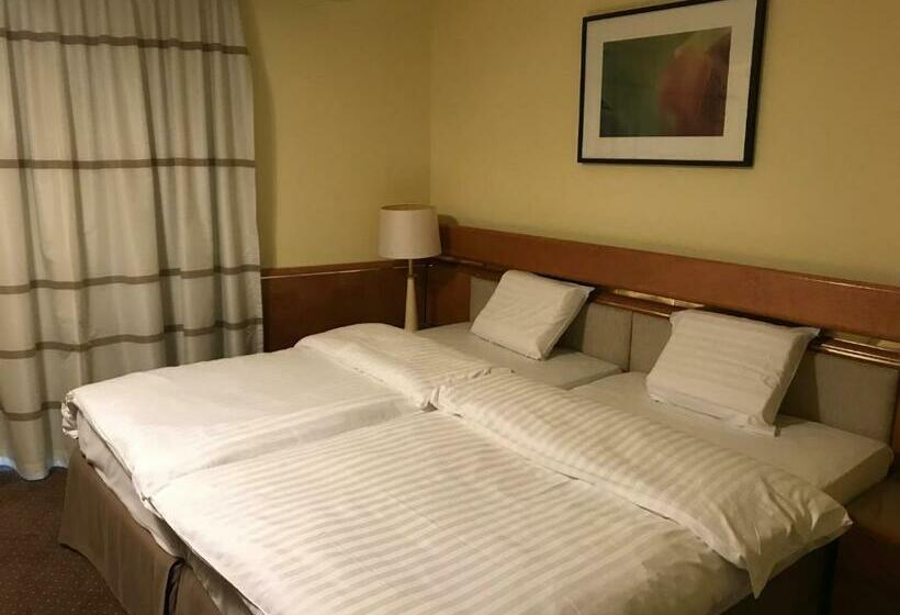 Standard Szoba, Podzamcze