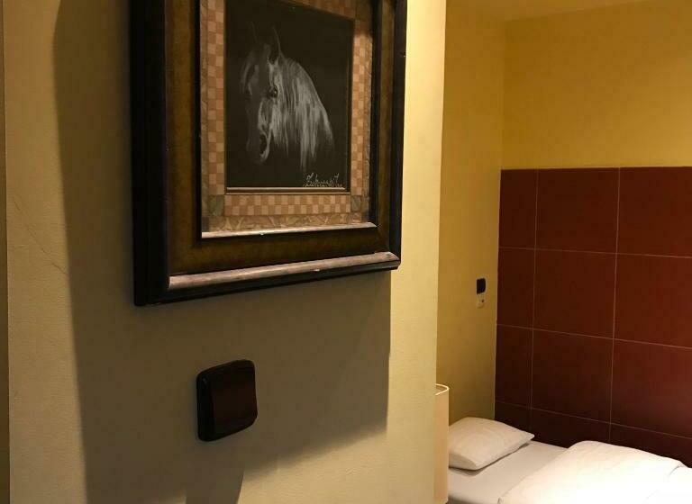 Standard Szoba, Podzamcze