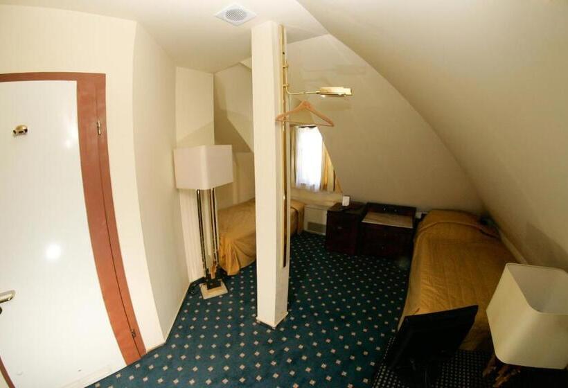 Standard Szoba, Podzamcze