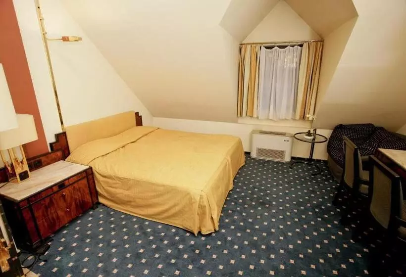 Standard Kolmen Hengen Huone, Podzamcze