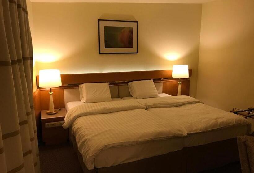 Standard Bungalow, Podzamcze