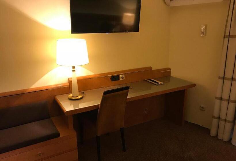 Standard Bungalow, Podzamcze