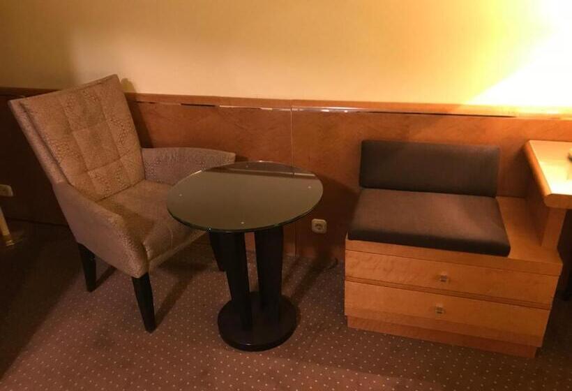 Standard Bungalow, Podzamcze