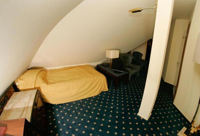 Standard Szoba, Podzamcze