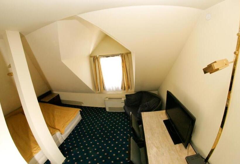 Standard Szoba, Podzamcze