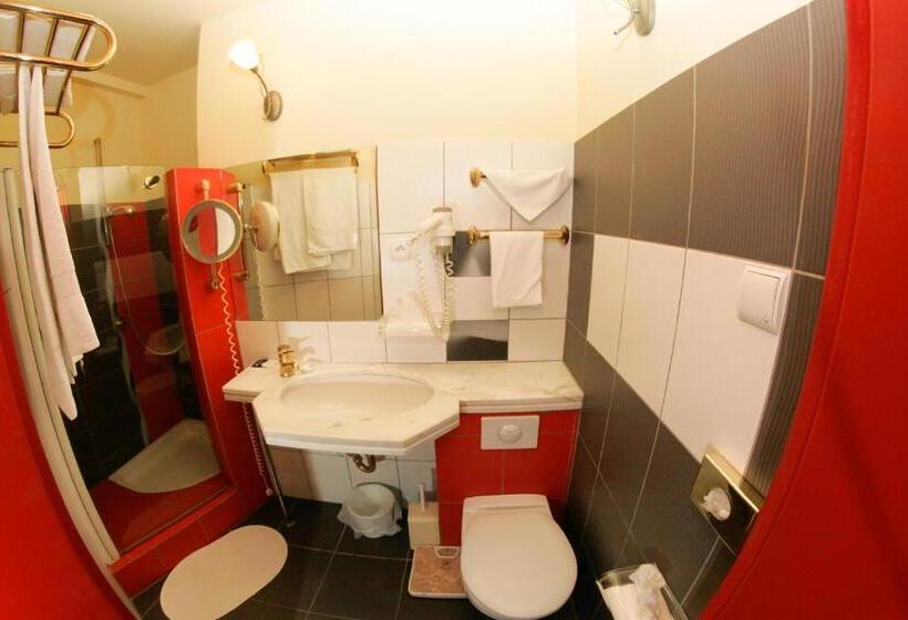 Standard Szoba, Podzamcze