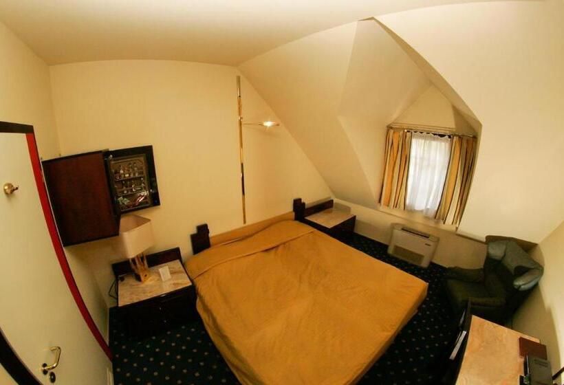 Standard Szoba, Podzamcze