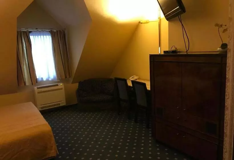 Standard Neljän Hengen Huone, Podzamcze