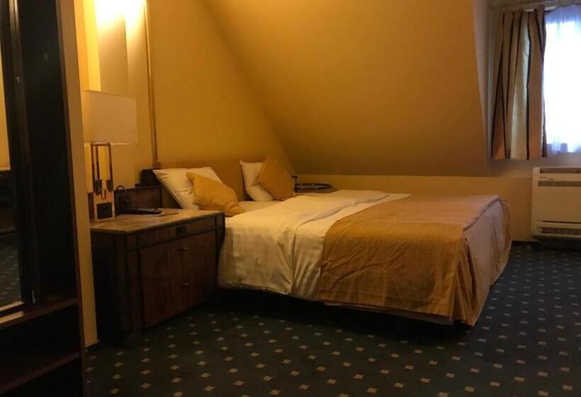 Négyágyas Standard Szoba, Podzamcze