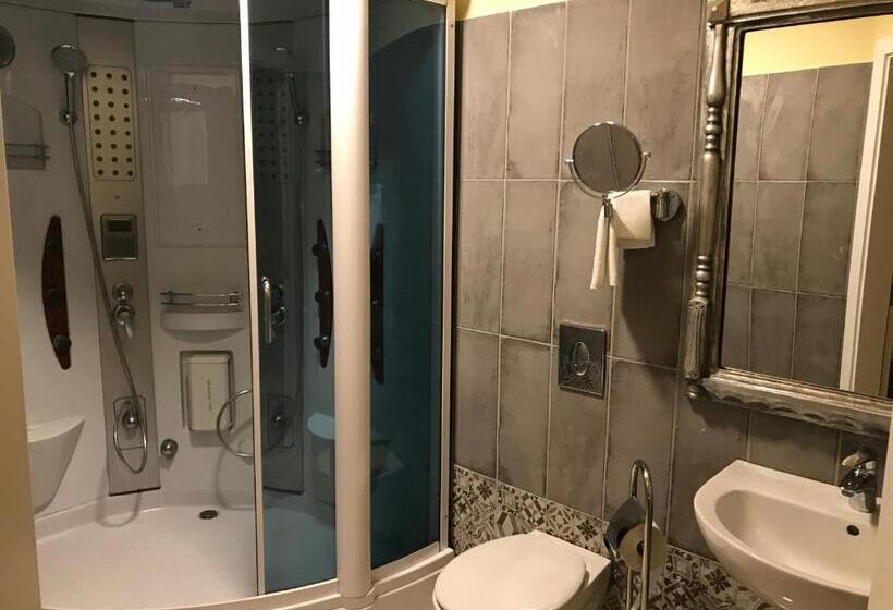 Standard Bungalow, Podzamcze