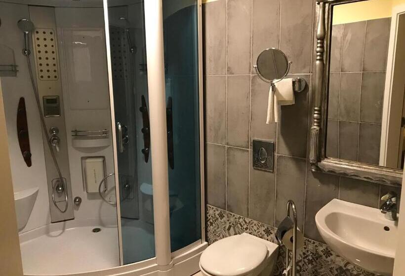 Standard Bungalow, Podzamcze