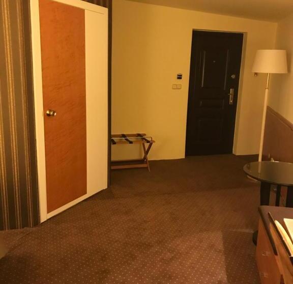 Standard Bungalow, Podzamcze