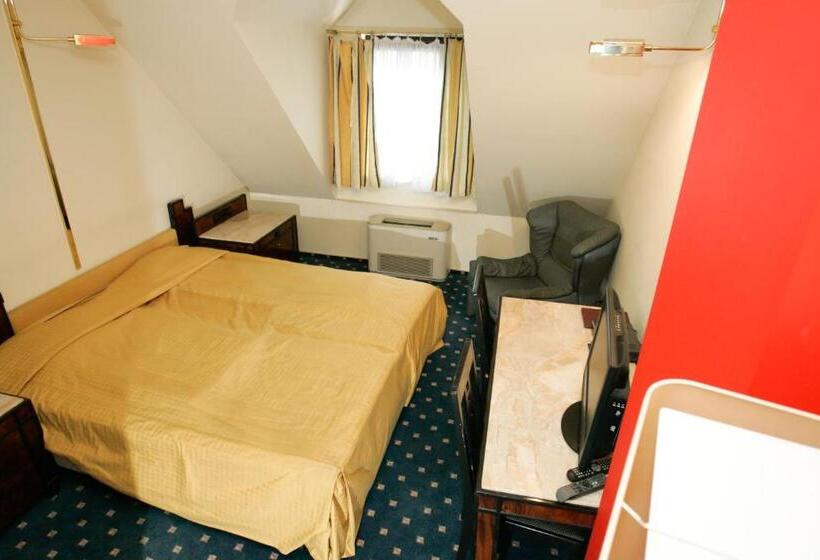 Standard Szoba, Podzamcze