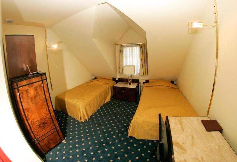 Standard Szoba, Podzamcze