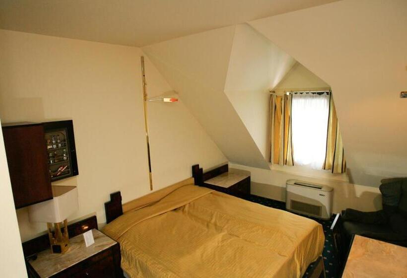 Standard Szoba, Podzamcze