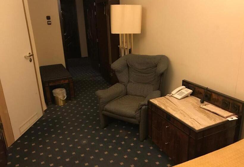 Номер Стандарт, Podzamcze