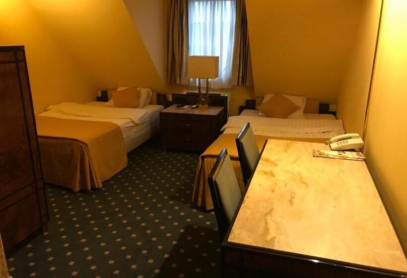 Standard Szoba, Podzamcze