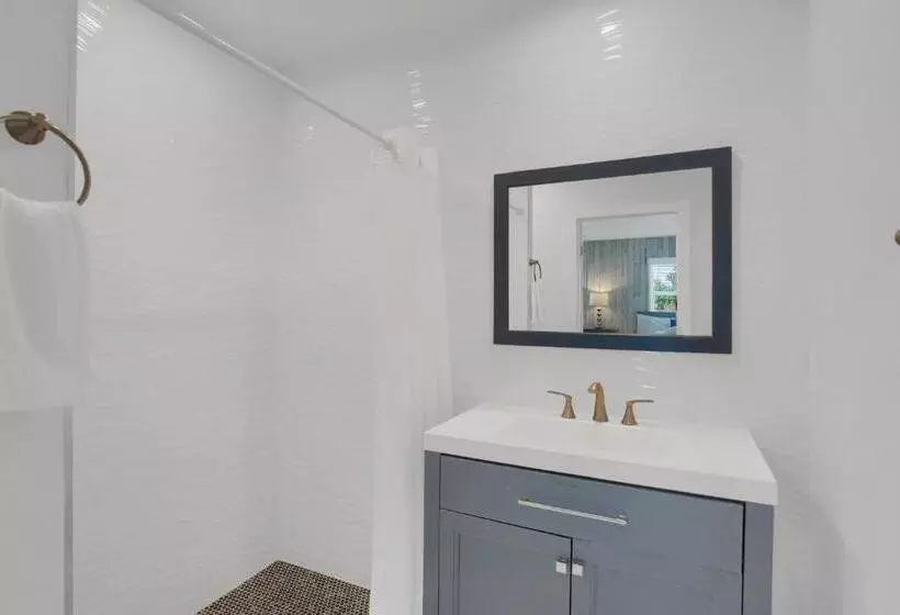2 Bedroom Deluxe Apartment Sea View, Seascape Resort & Marina