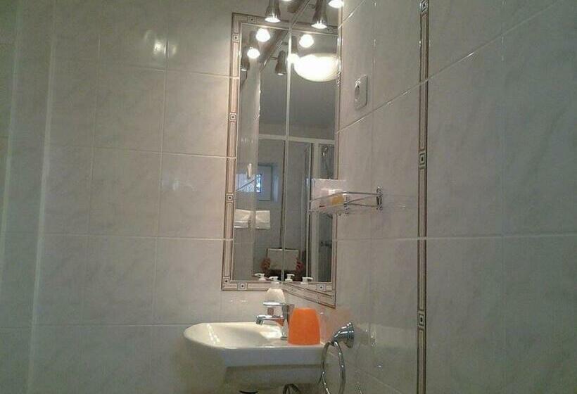 חדר סטנדרט, Toldi Panzió Hévíz