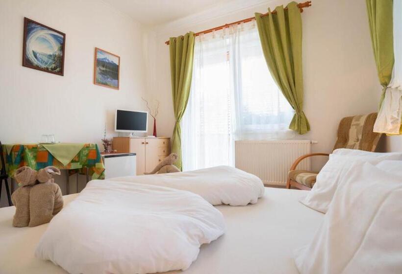 סוויטה עם מרפסת, Toldi Panzió Hévíz