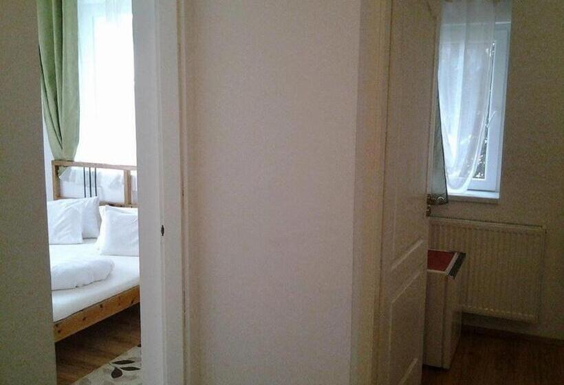 סוויטה עם מרפסת, Toldi Panzió Hévíz