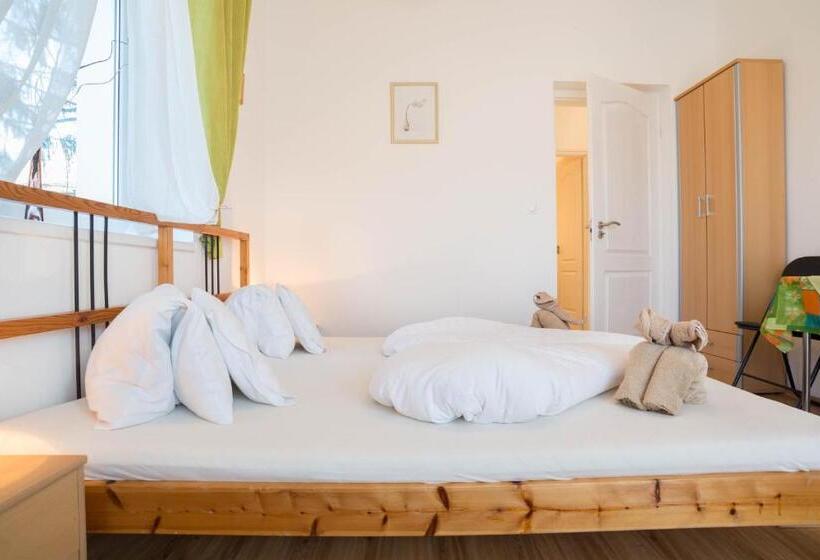 סוויטה עם מרפסת, Toldi Panzió Hévíz