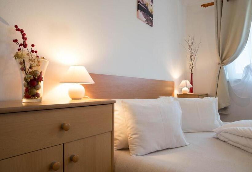 סוויטה, Toldi Panzió Hévíz